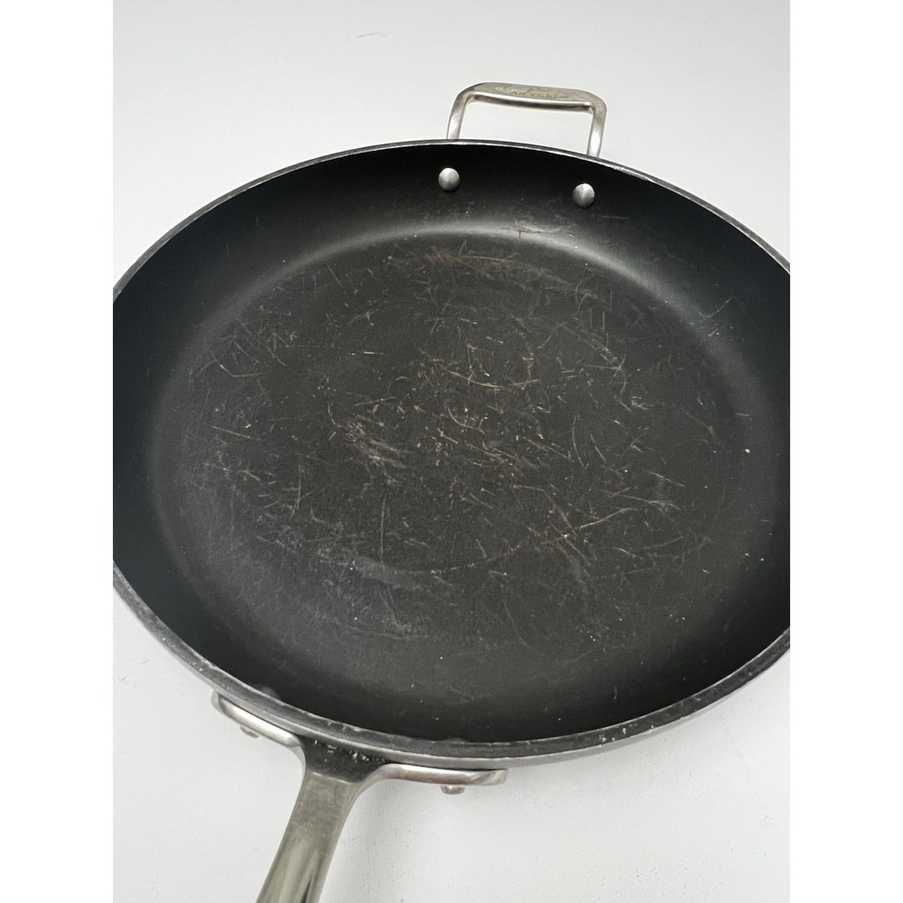 All-Clad HA1 Hard Anodized Nonstick PFOA Free 12" Open fry pan - Picture 2 of 3